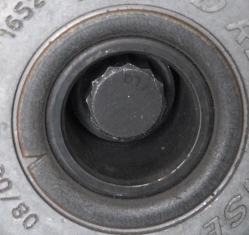 0746-889-00106.jpg
