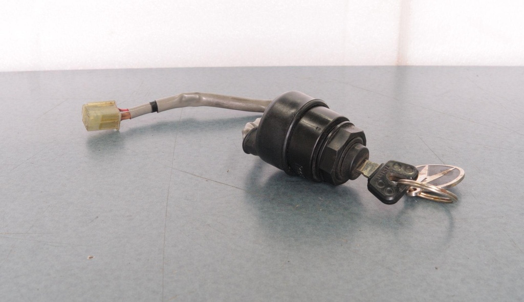 8GL825100000-00102.jpg