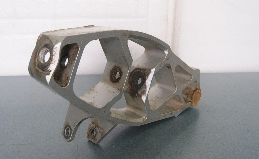 8GL235010000-00103.jpg