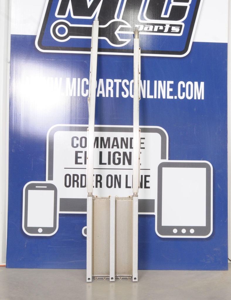 8LRE240E0000-00101.jpg