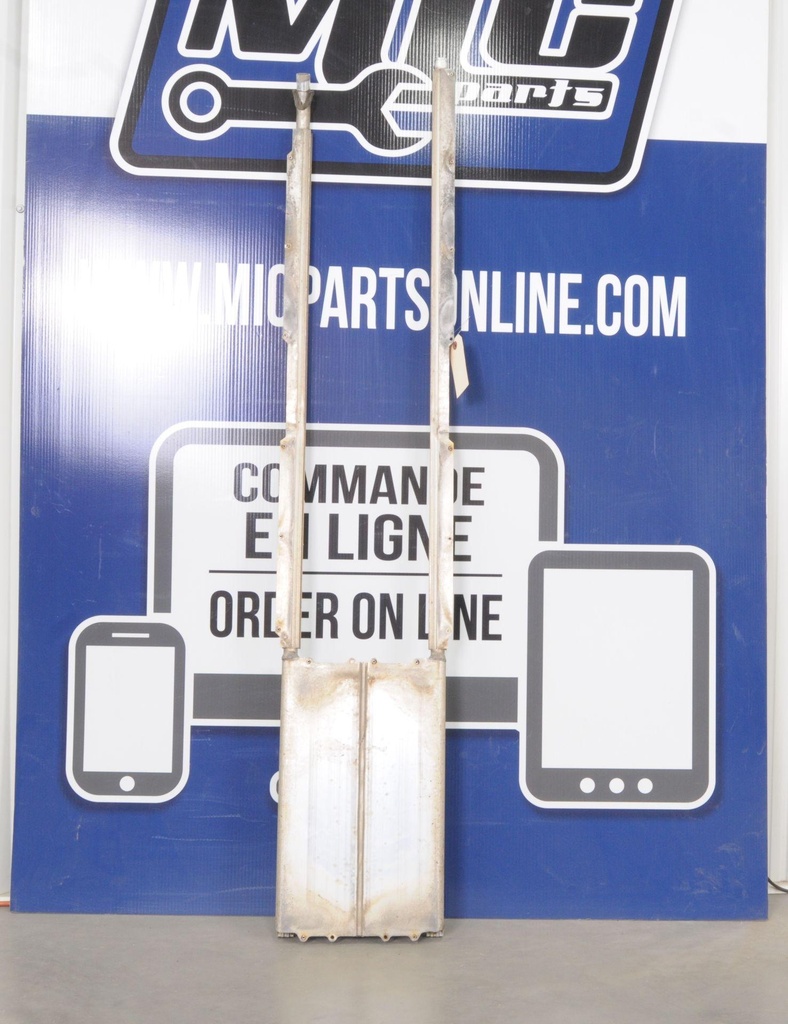 8LRE240E0000-00102.jpg