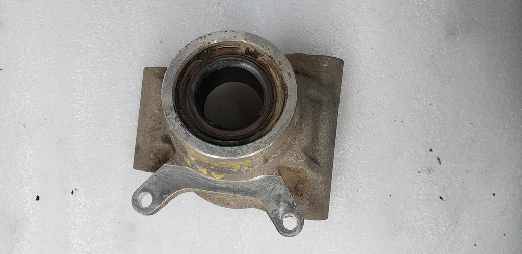 wheel bearing carrier, right