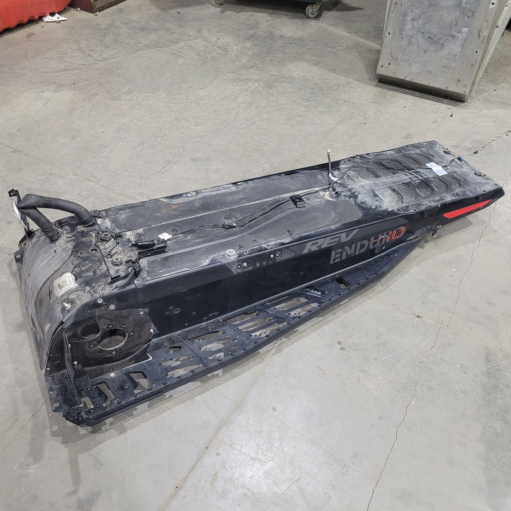 (new ref. 415130329) deep black, chassis tunnel module 137"