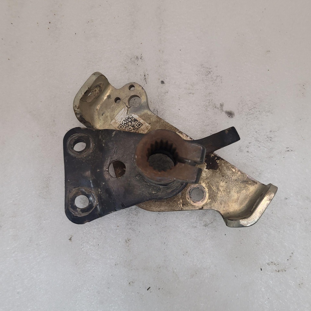 BOLTED STEERING POST KIT, LOWER