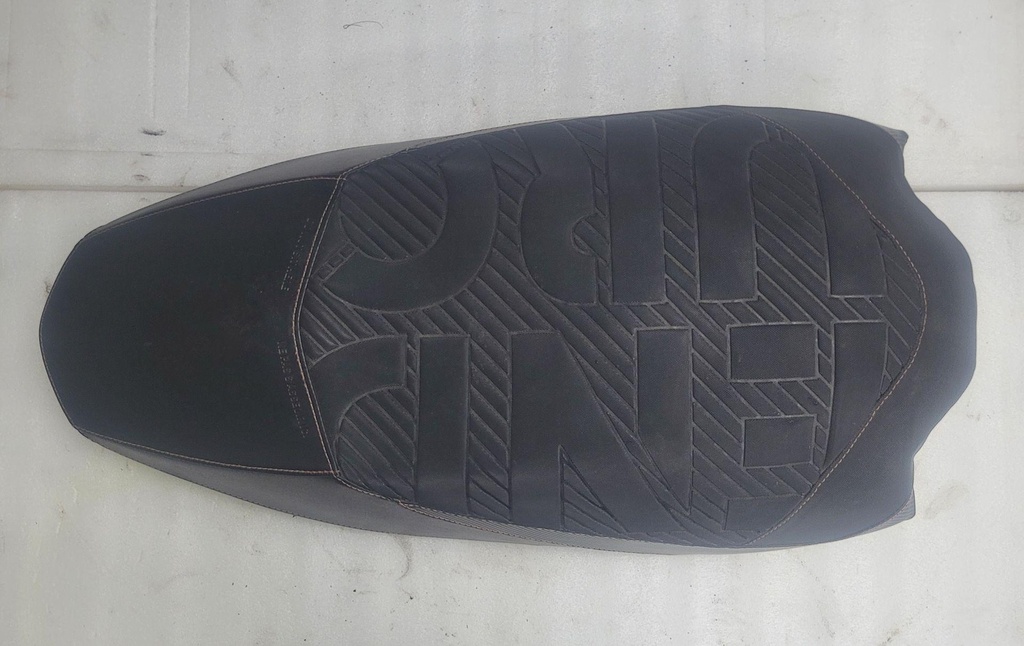 seat cover, black w/red sowing thread package enduro