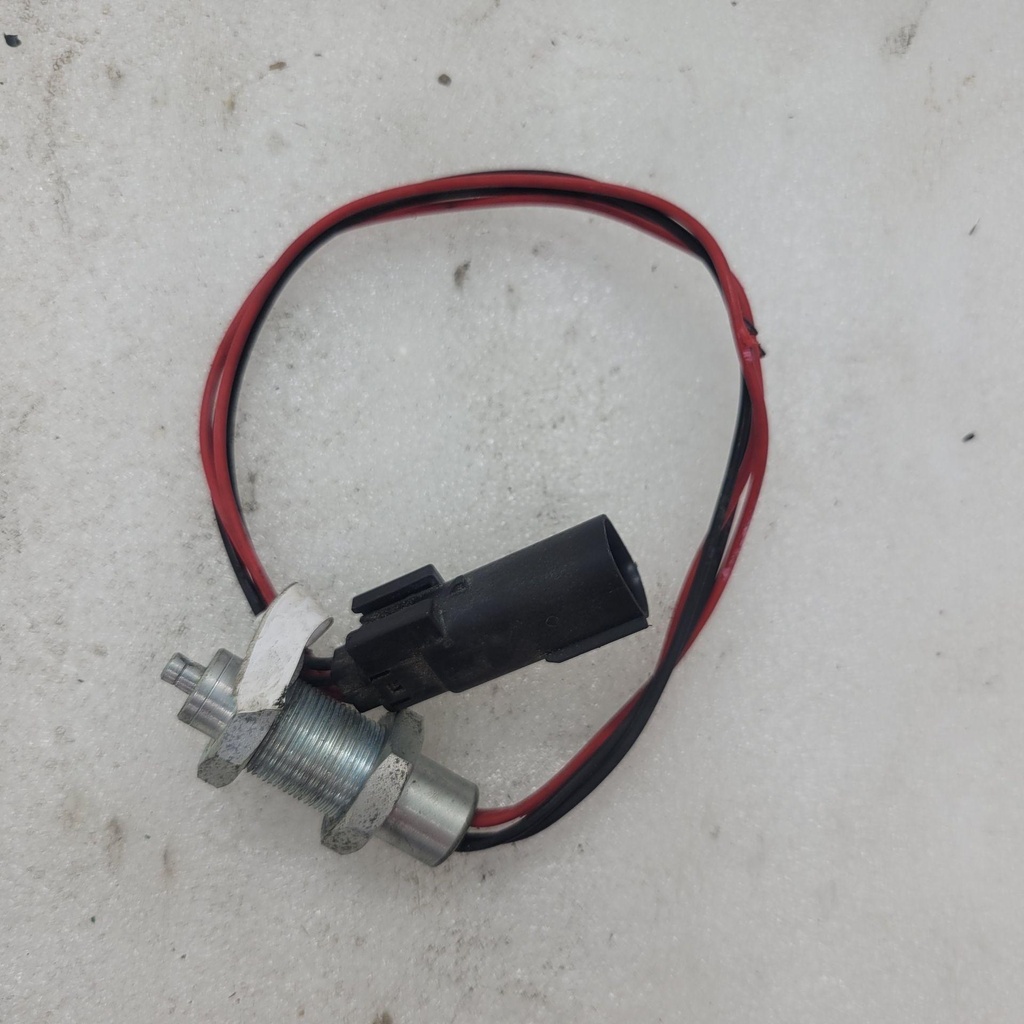 [710008326-001] brake switch (710008326-001)