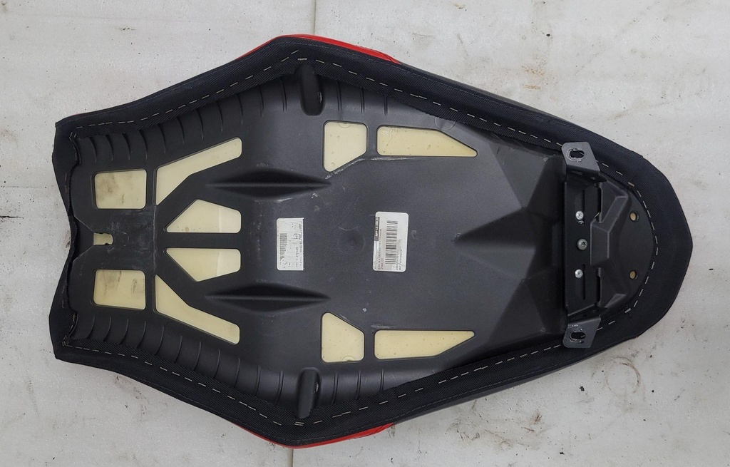 [2689339-001] asm-seat blk/indyred/titanium