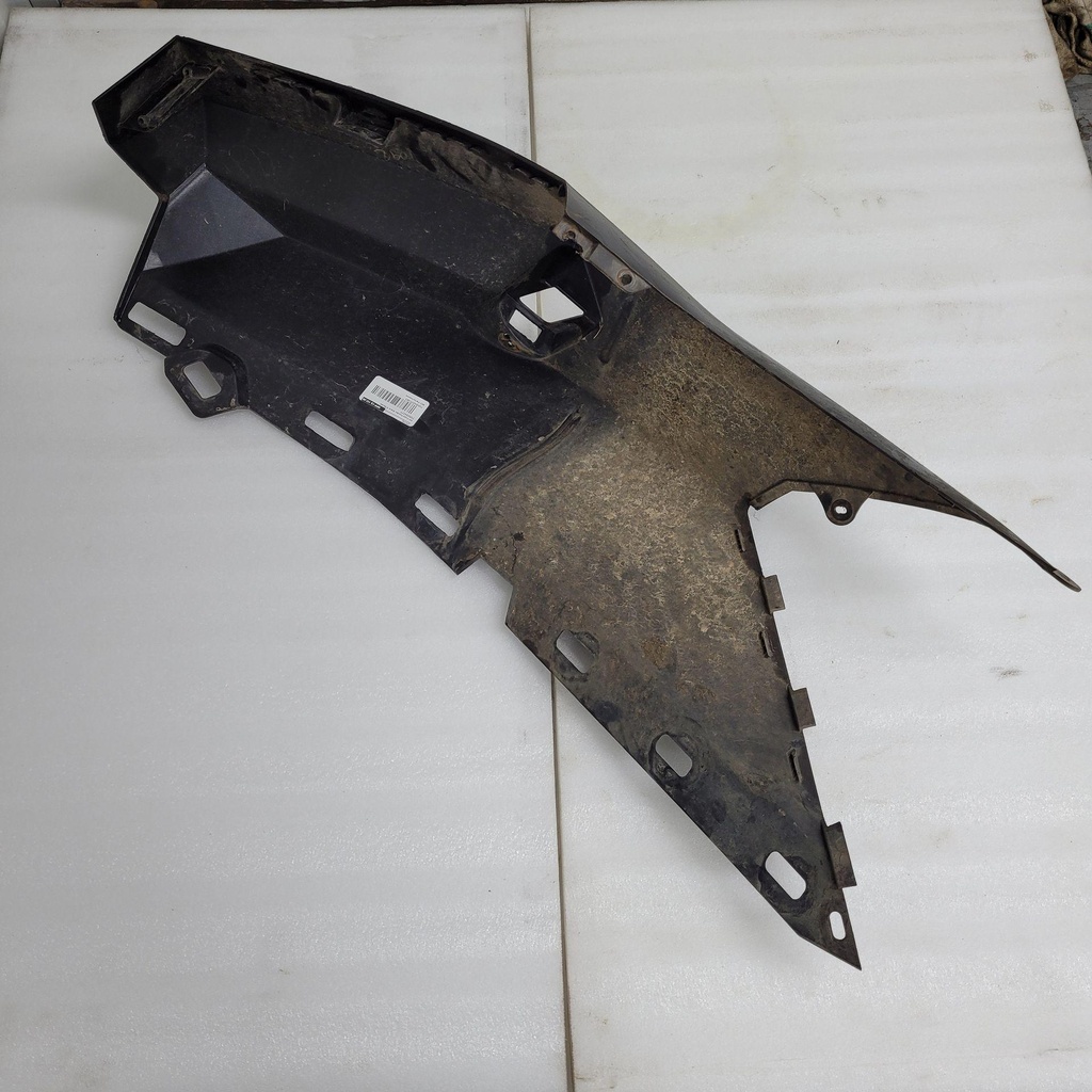 (new ref. 705006763) rh front fender, black x model