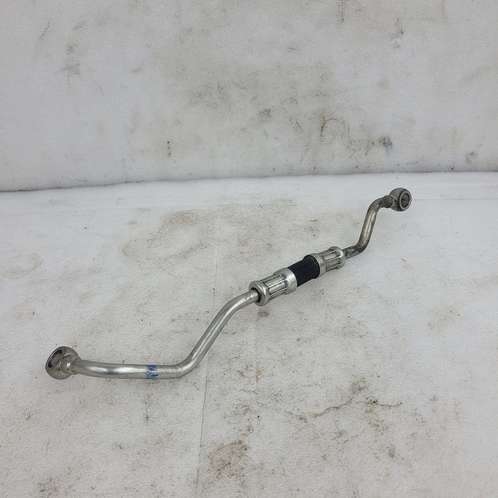 oil inlet pipe