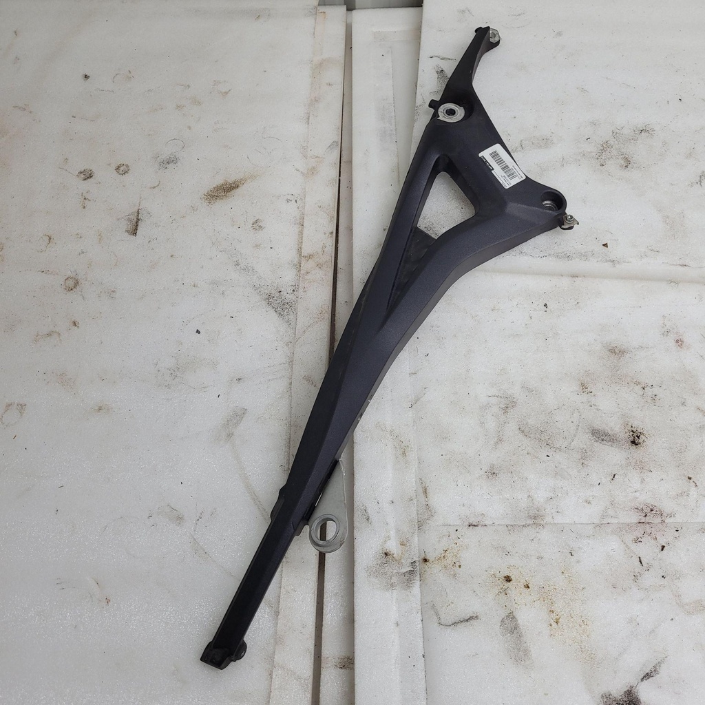 rear frame (r.h.)