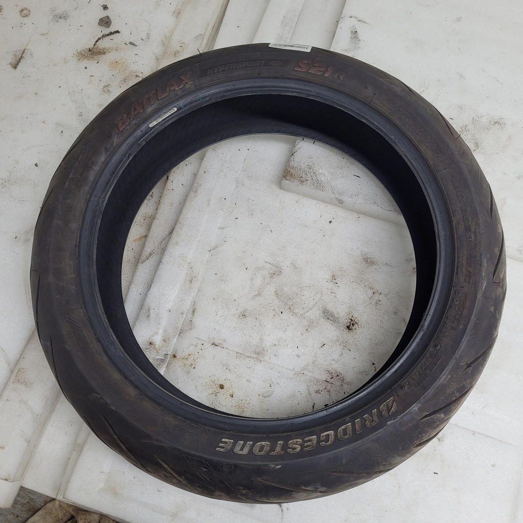 [160/60zr17m/c-001] pneu160/60zr17m/c