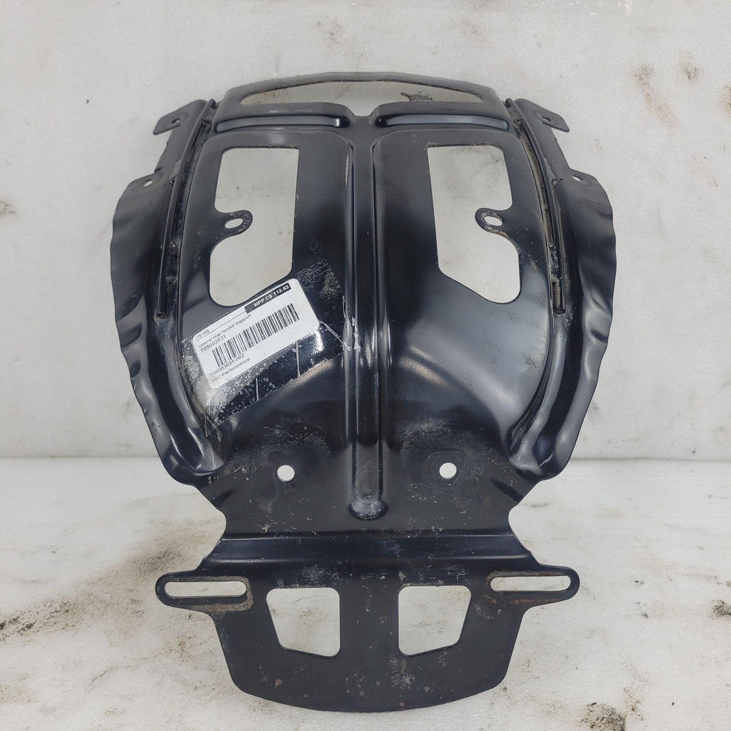 central rear fender support
