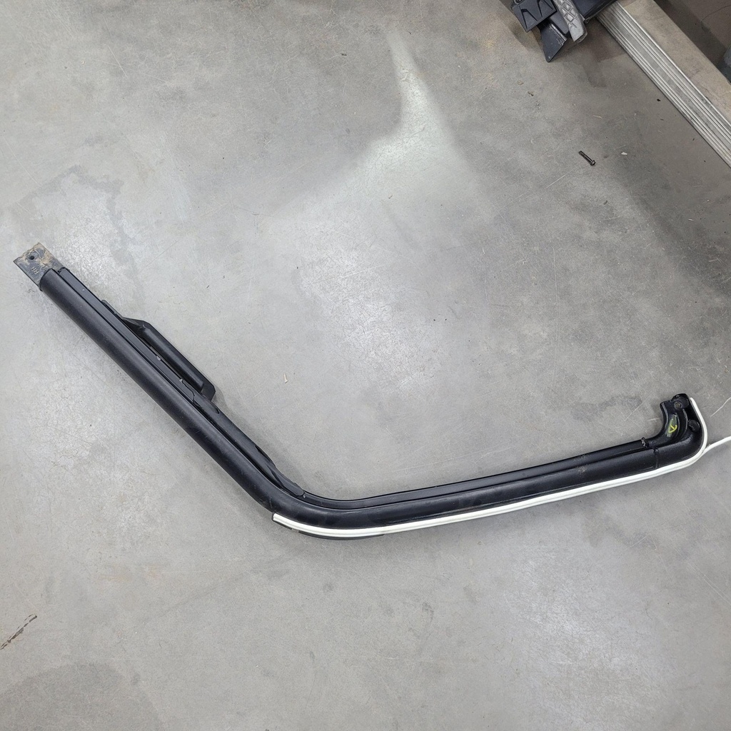 cab frame weld, front, right, m