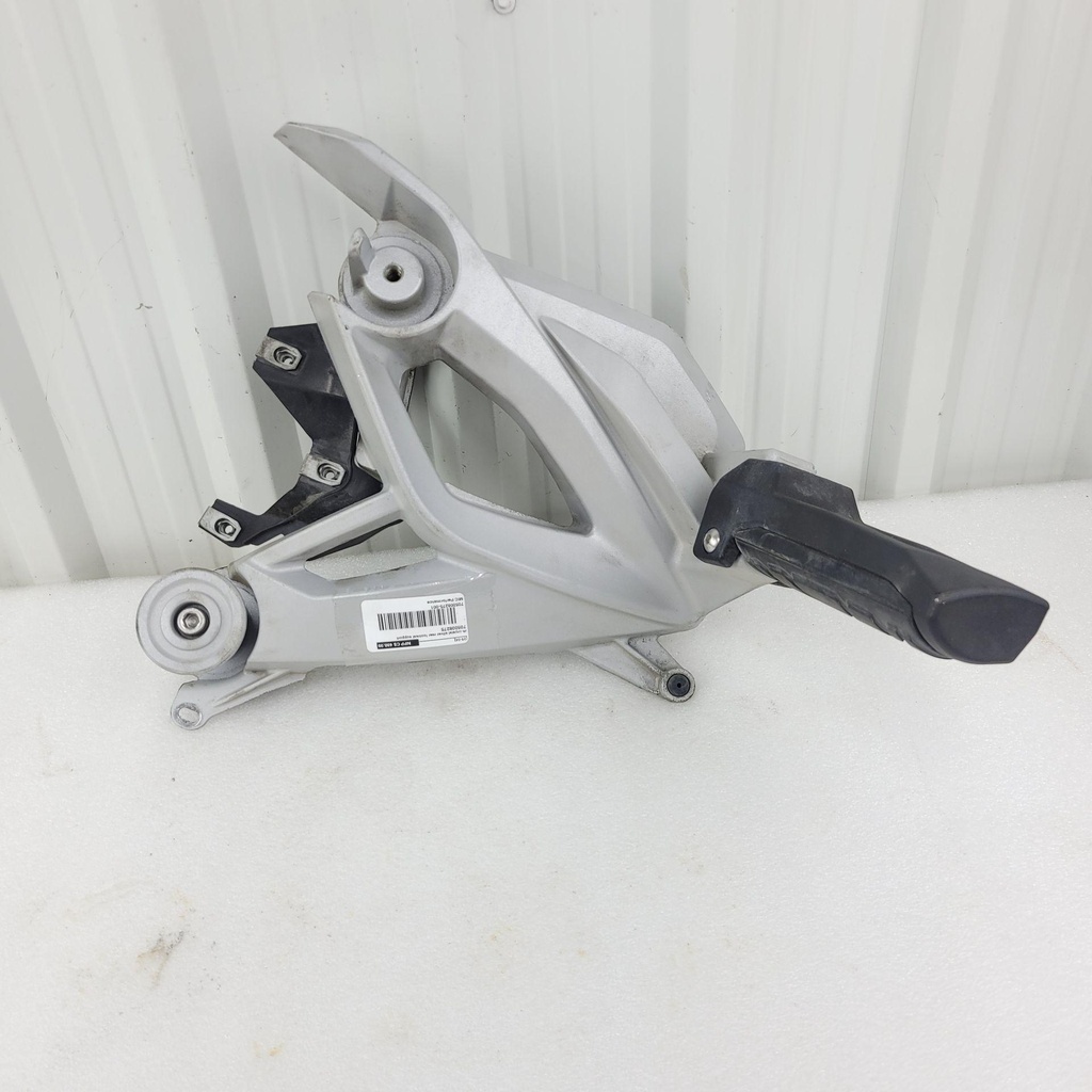 [705008275-001] rh crystal silver rear footrest support