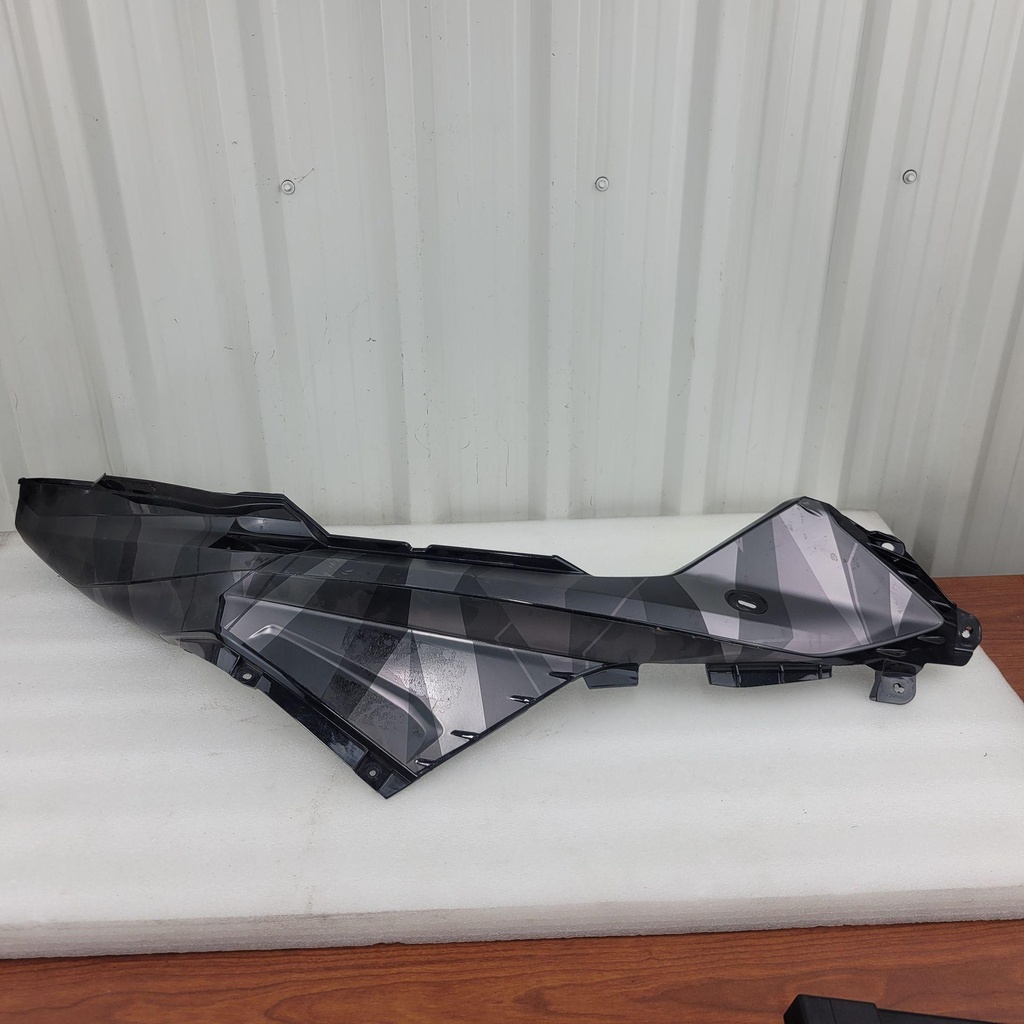 [517308409-001] lh rear hood model timeless black metallic (517308409-001)