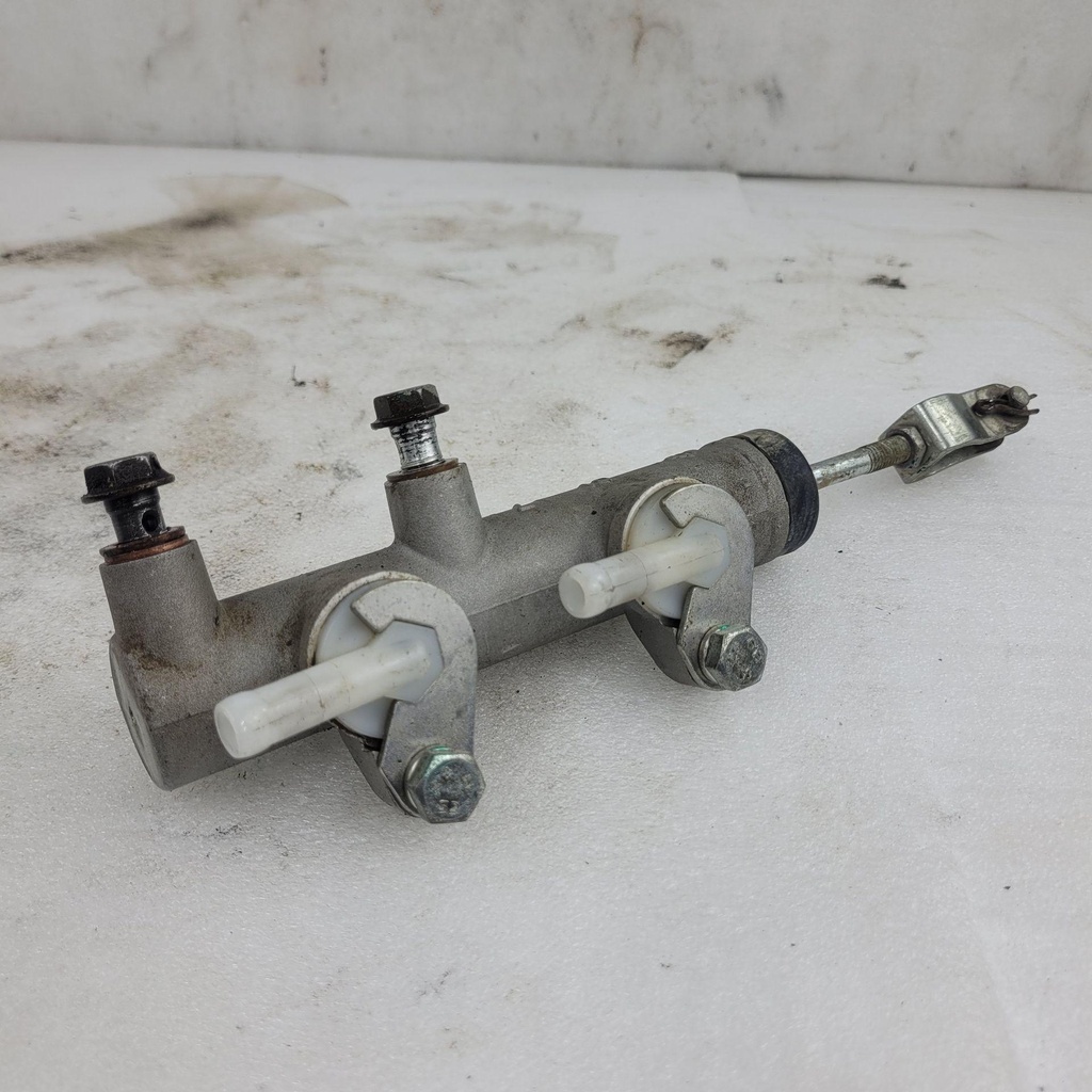 (new ref. 7020-081010) master cylinder