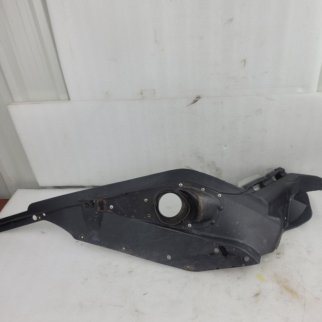 [5706-172-001] plate, skid - right