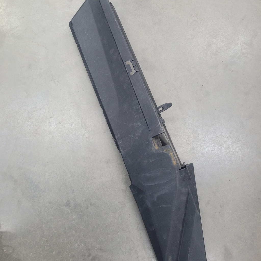 [6606-684-001] fascia, front rack - right - black