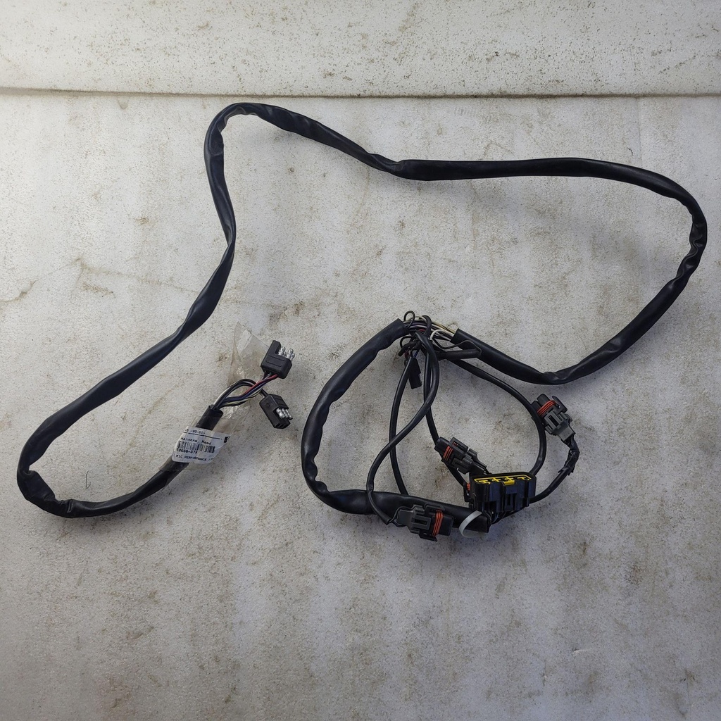 [0686-879-001] Harness, Hood