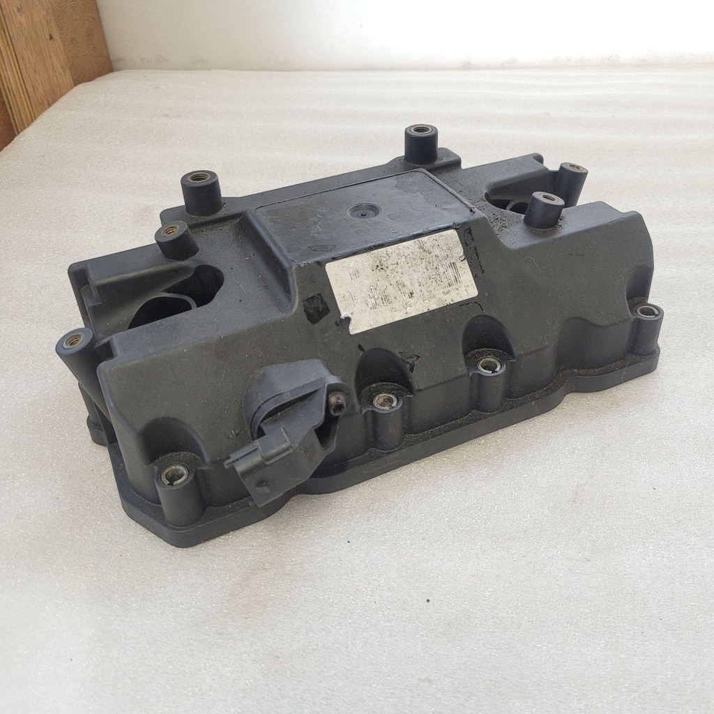 VALVE COVER