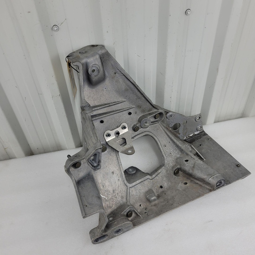[1023783-001] clip with stud assembly, right[requires adhesive] (1023783-001)