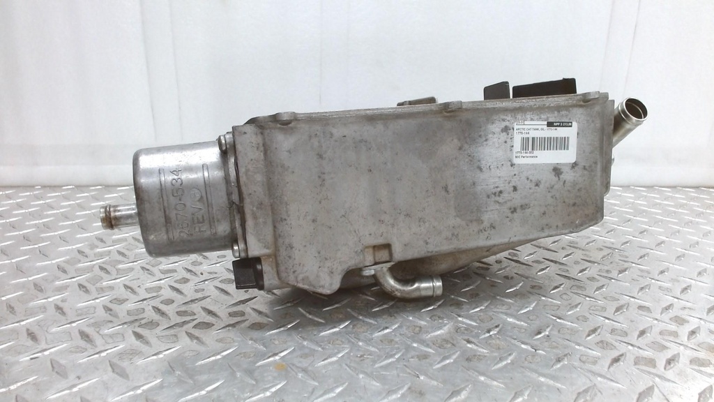 [1770-144-001] tank, oil (1770-144-001)