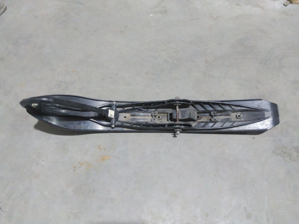 ski assembly, gloss black
