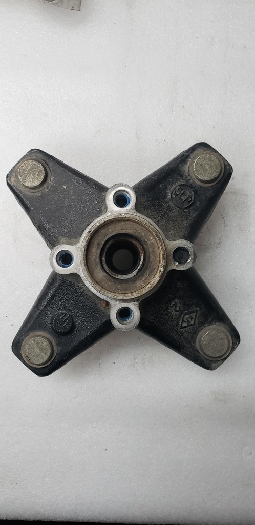 HUB, FRONT - 1S3-25111-00-00 YAMAHA