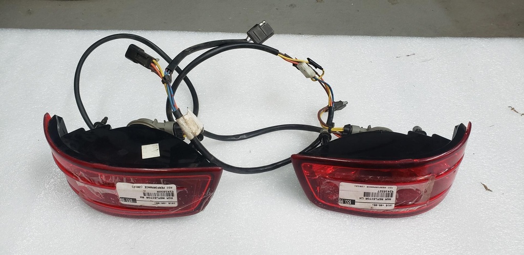 REFLECTOR ASSEMBLY, RIGHT
