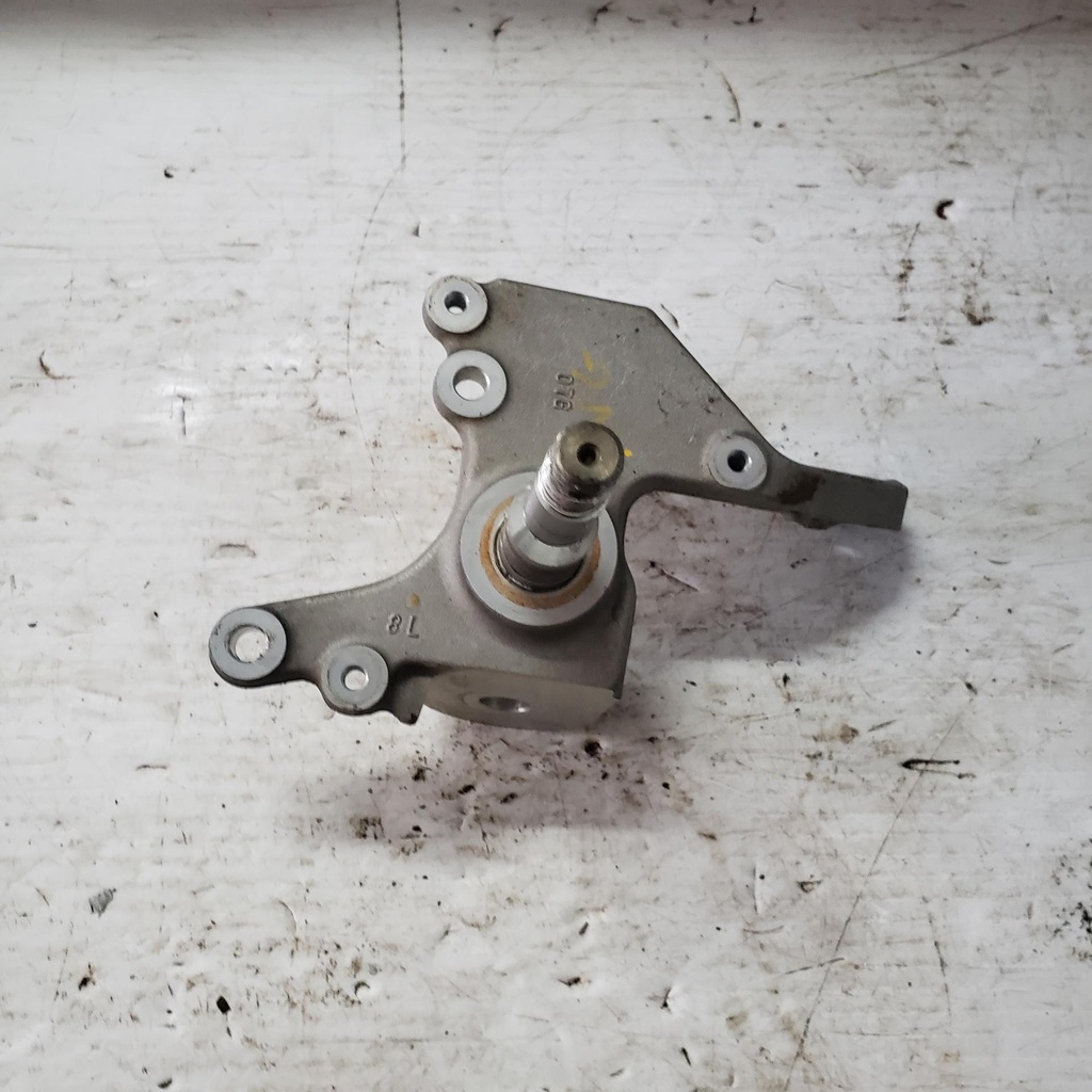 Knuckle, Steering - Left - 3405-044 ARCTIC CAT