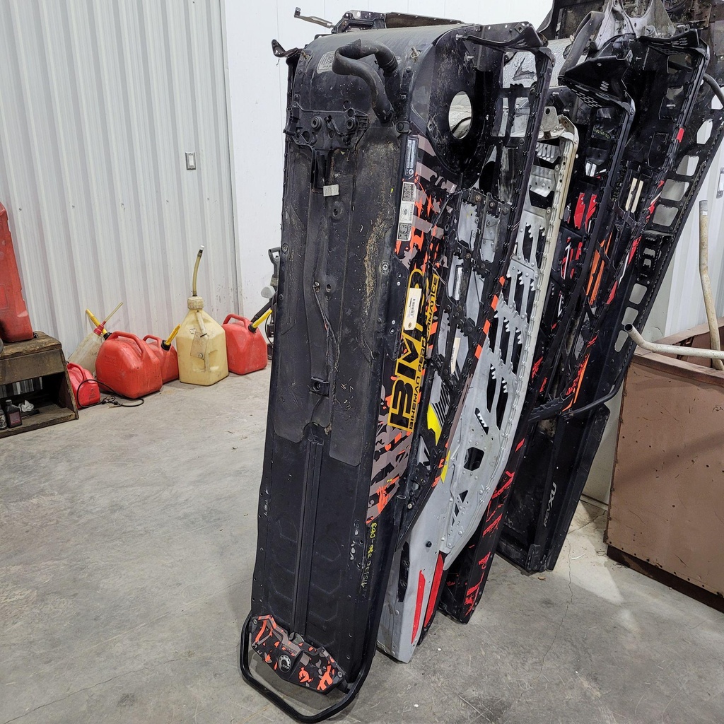 [415130310-001] (new ref. 415130466) deep black, chassis tunnel  module 154 frame 154 inch (415130310-001)