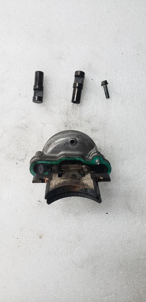 lower exhaust valve