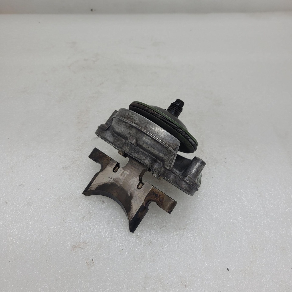 (new ref. 420854904) lower exhaust valve