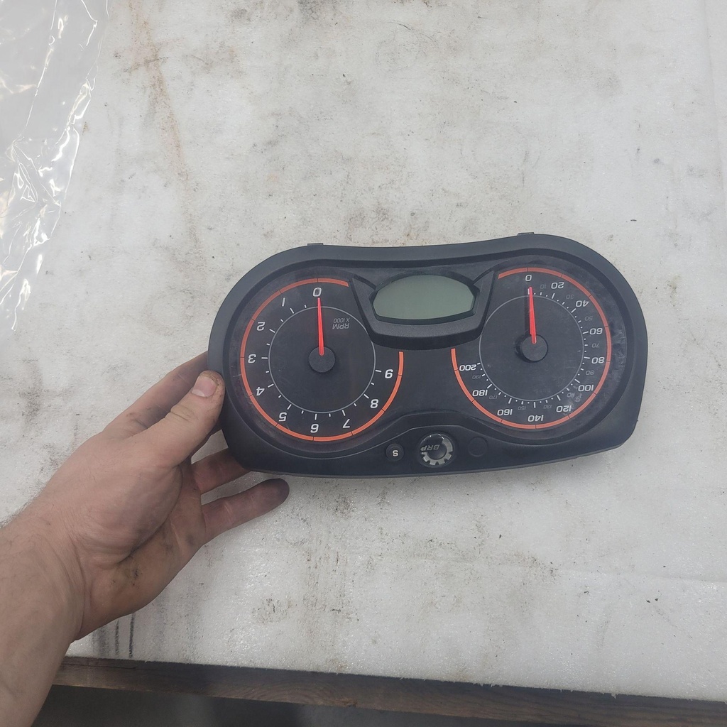 [515177914-001] Speedometer (515177914-001)