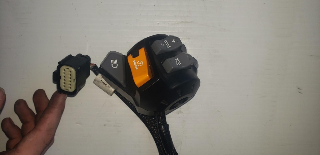 lh switch housing model with multigauge vip medium