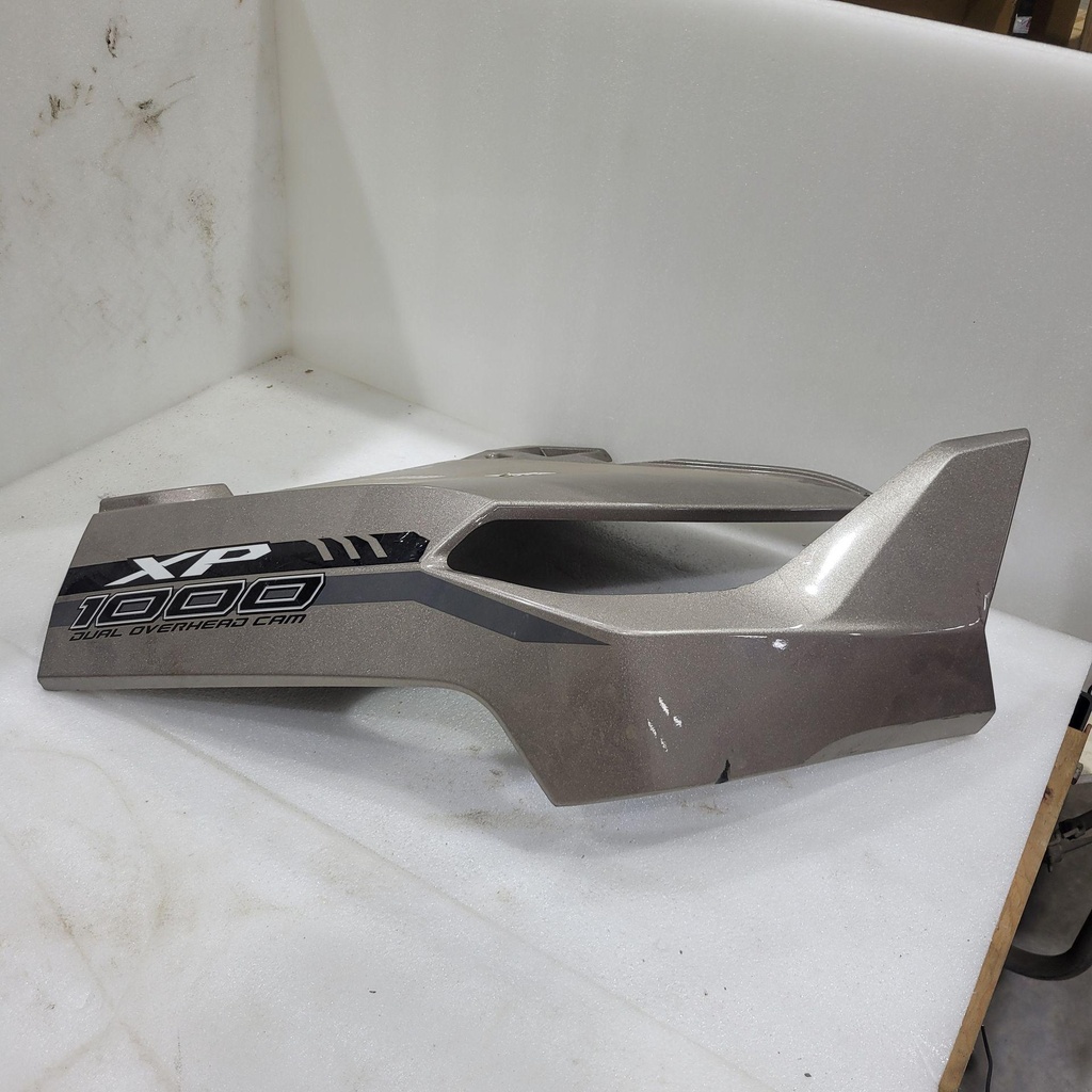 [5453725-577-001] fender, front, right, suede met