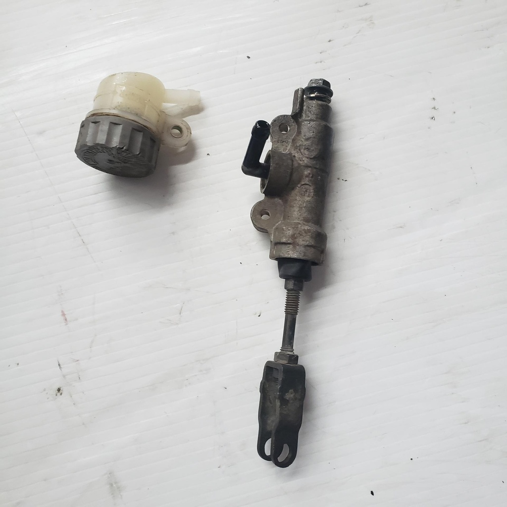 SUZUKI CYLINDER ASSY, REAR MASTE - 69600-07G00