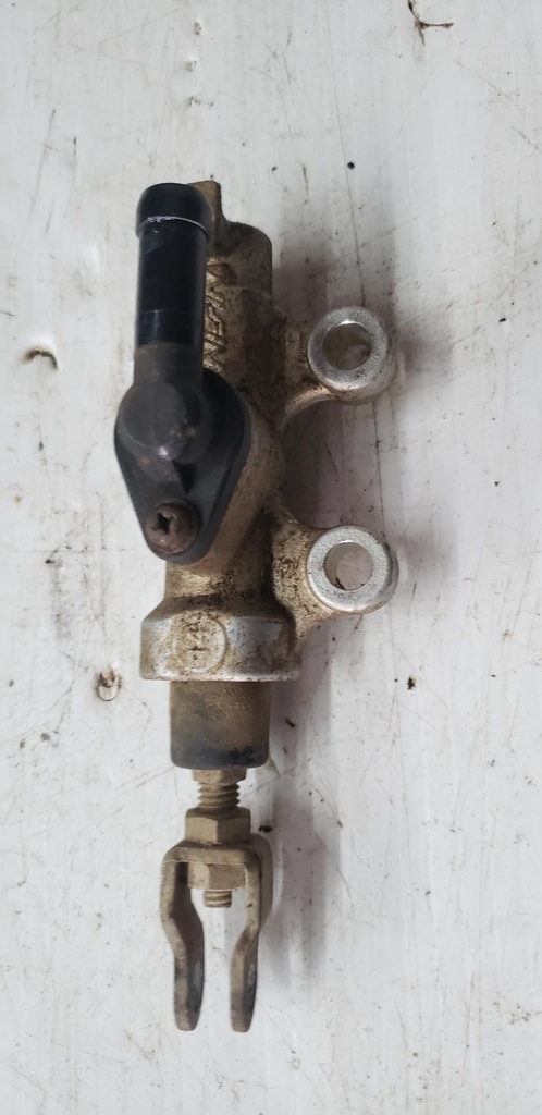 rr. master cylinder assy