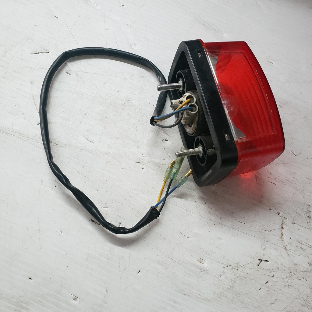 (new ref. 5km-84710-01-00) taillight unit assy