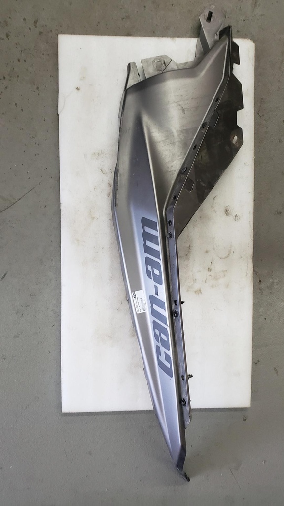(new ref. 705014349) black, rh rear fender model black