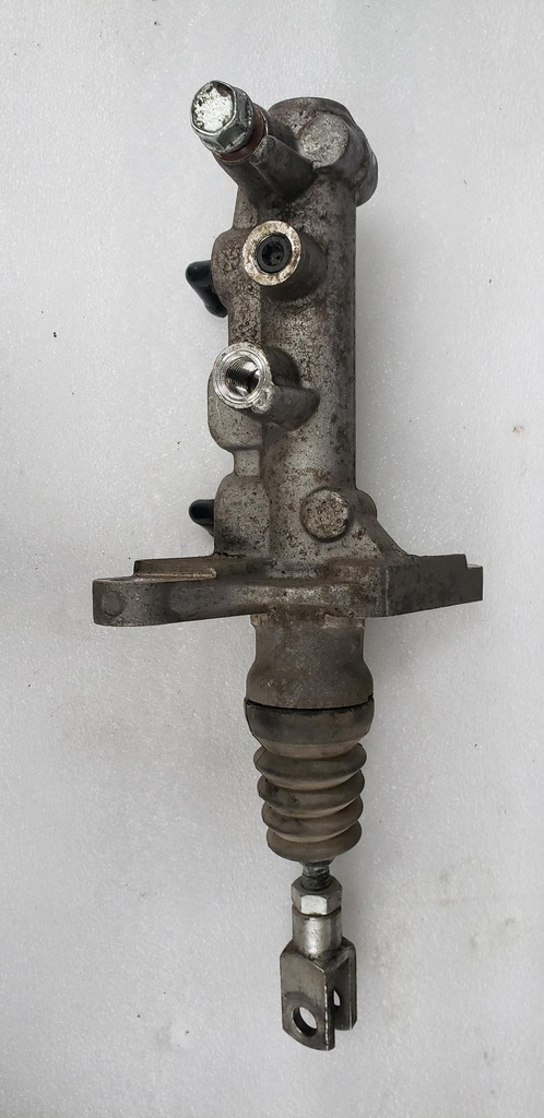 [705601863-001] Master Cylinder (705601863-001)