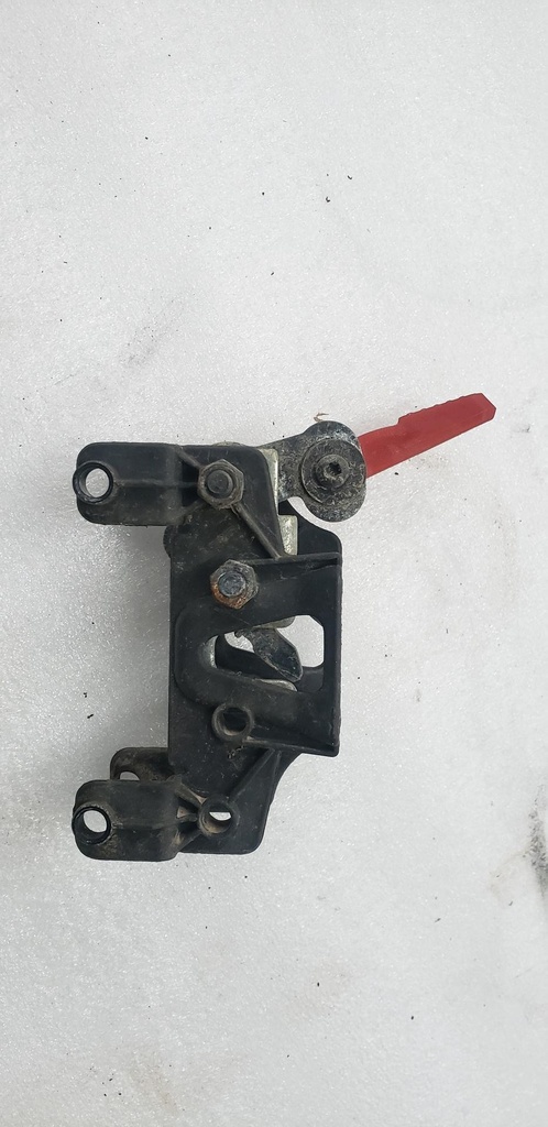 LATCH ASSY LEFT - 7506-135 arctic cat