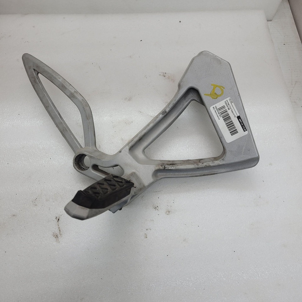 [705004188-001] (new ref. 705006603) rh rear foot support rs (705004188-001)
