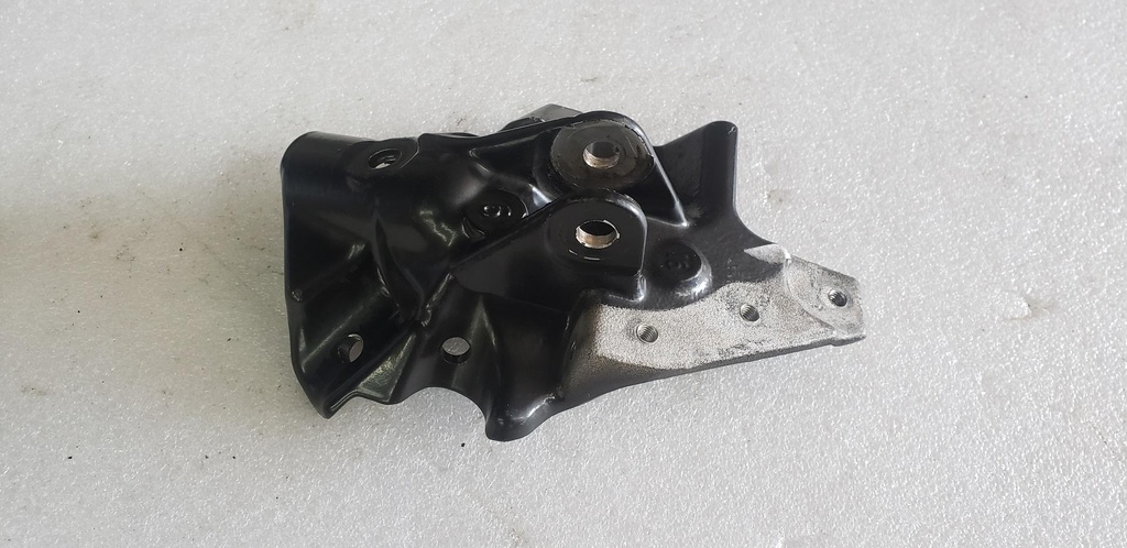 [8KCF377J0000-001] . .holder, absorber 2