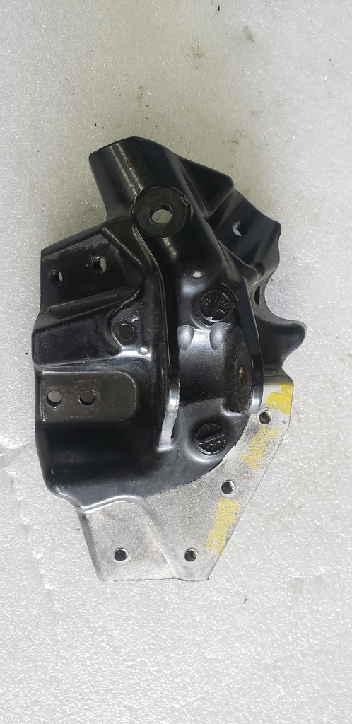 [2707-304-001] bracket, shock mount - upper right - black (2707-304-001)