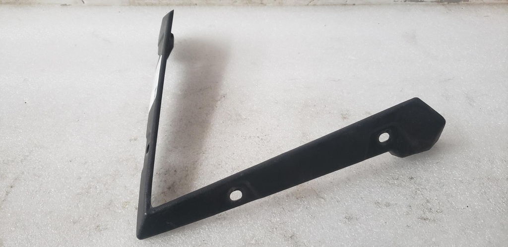 WINDSHIELD RETAINER