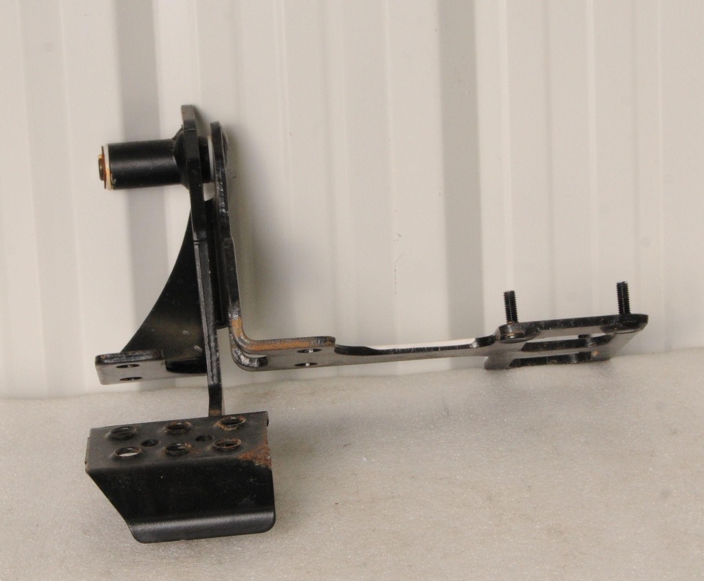 (new ref. 1027413-329) weld-pedal mnt,blk
