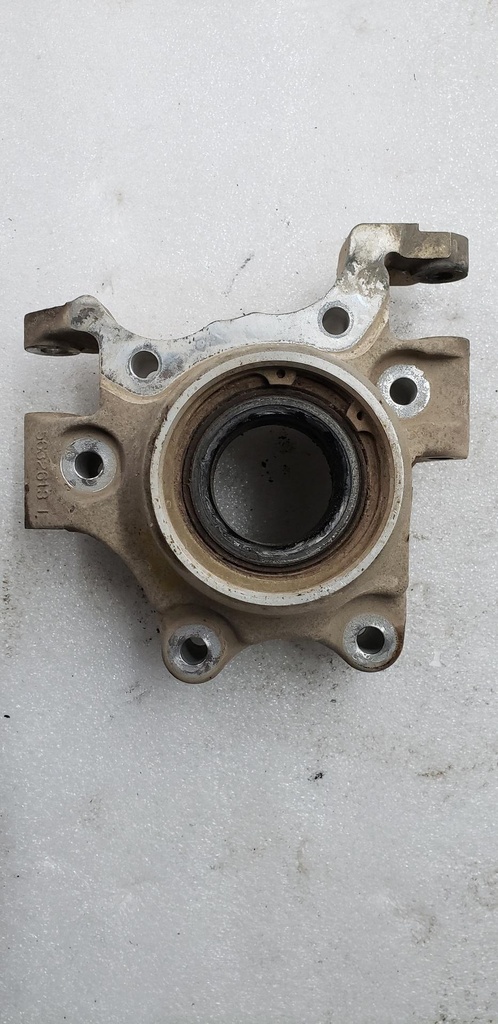 [5138415-001] left hand wheel bearing carrier (5138415-001)