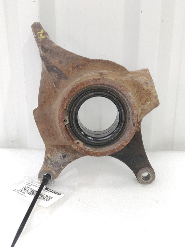 [5136948-001] wheel bearing carrier, left